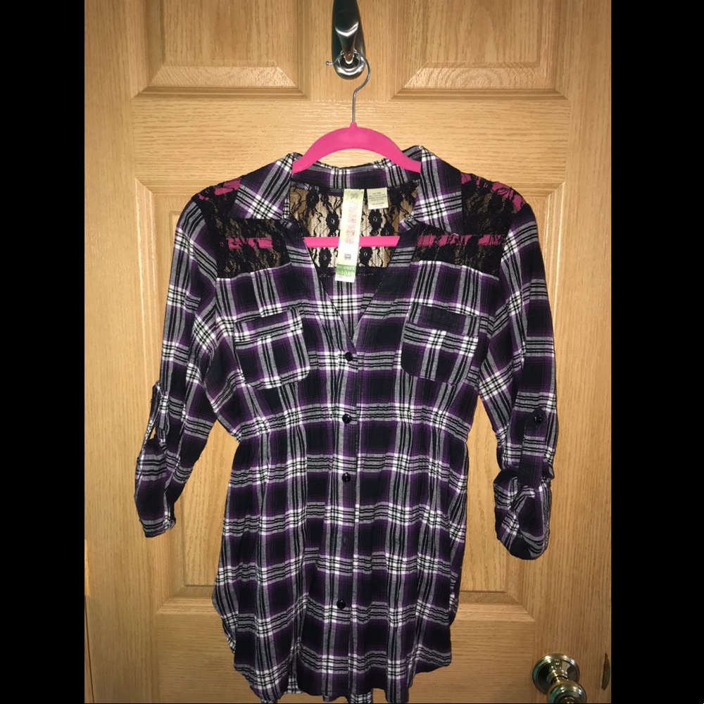 Plaid button down 💜